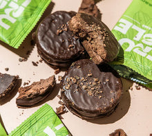 Load image into Gallery viewer, Crumble Charms Chocolate Dreams Creme Wheel 60g